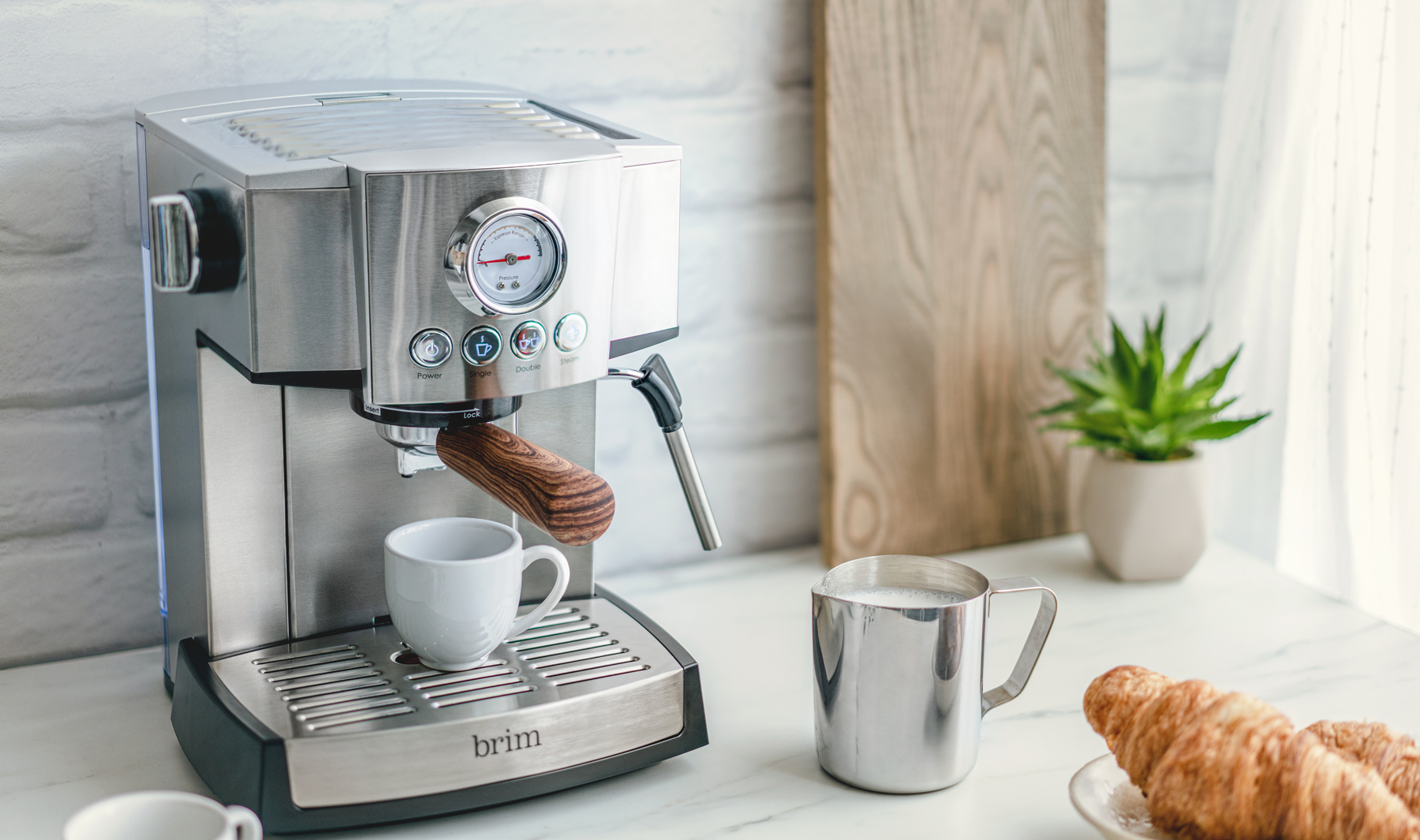https://brim.coffee/wp-content/uploads/2019/07/Brim-50030-15-bar-espresso-maker-45-closecrop.jpg